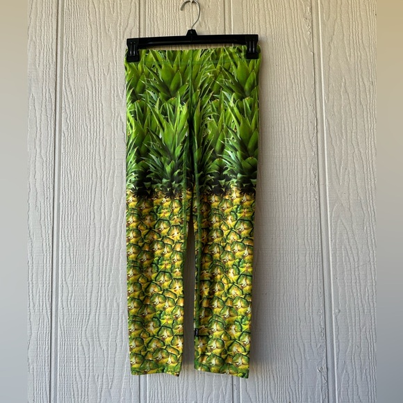 Terez Pineapple Capri Leggings - Picture 2 of 10